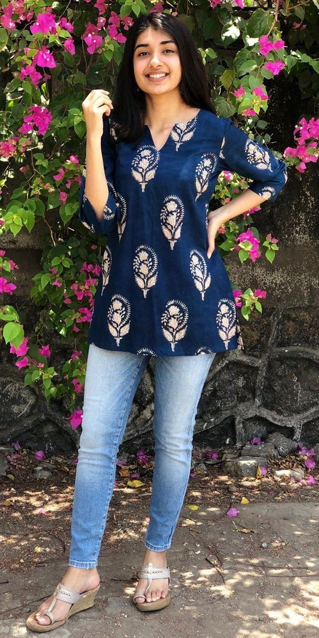 Jeans Top Design, Short Kurti Designs, Cotton Tops Designs, Stylish Kurtis, Stylish Kurtis Design, Simple Frocks, Simple Kurta Designs, Simple Kurti Designs, Kurti Designs Latest