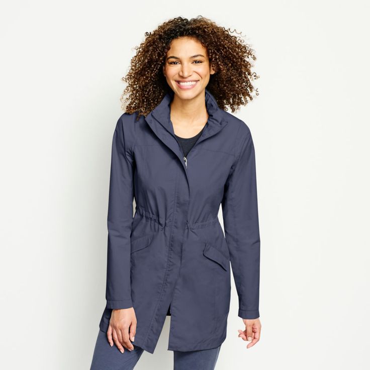 Pack-And-Go Jacket What To Wear In Paris, Packable Rain Jacket, Travel Jacket, Fly Shop, Fitted Joggers, Estilo Chic, Crew Sweatshirts, Style Chic, Outdoor Apparel