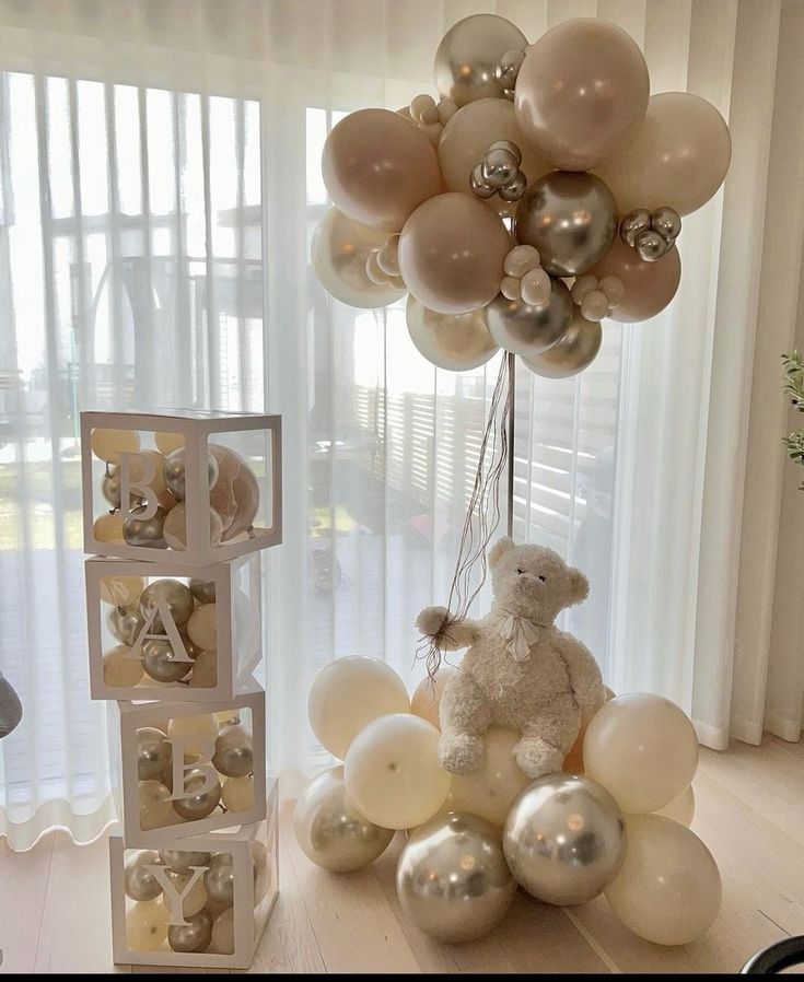 Balloons,teddybear  and Babyshower Welcome Home Baby Ideas, Welcome Baby Decoration Ideas, Baby Shower Diy Decorations, Baby Shower Teddy Bear, Babby Shower, Baby Shower Balloon Arch, Classy Baby Shower, Baby Shower Gift Box, Idee Babyshower