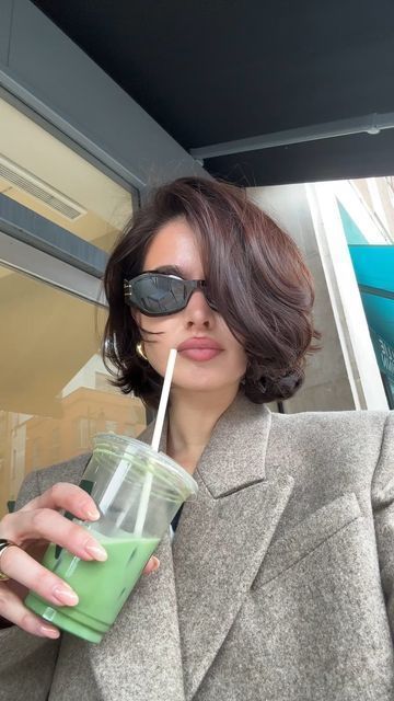 Top 50 Short Bob Hairstyles for Women in 2024 (Detailed Gallery + Video) | 50 Stunning Short Bob Hairstyles for Women Trending in 2024 | Aesthetic Women's Hairstyles & Haircut Inspo Short Hairstyle Fringe, Trend Short Haircut, 2024 Bob Hair, 90s French Bob, Chanel Bob Haircut, Short Bob Women’s Haircut, 90s Short Curly Hair, Bob Hairstyles Curly, Short Hairstyle Women French