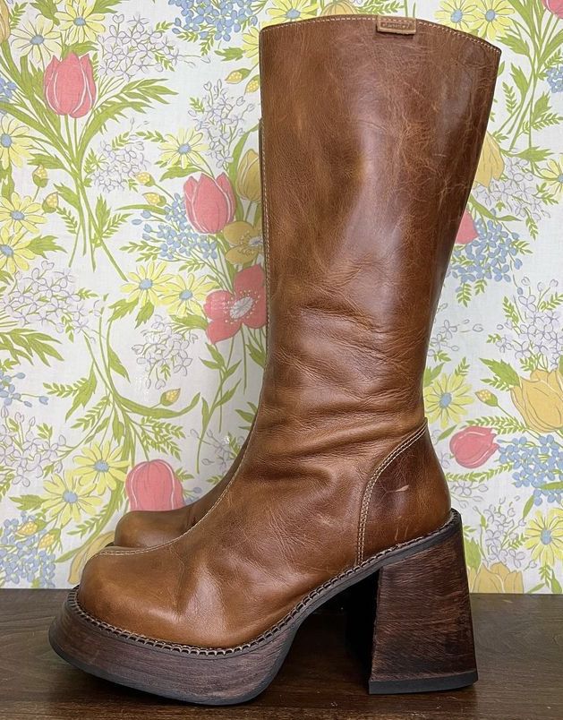 Brown Go Go Boots, 70s Brown Boots, Brown 70s Boots, Gogo Boots Outfit, Destroy Boots, 70s Boots, 70s Shoes, Hippie Boots, 70s Inspired Fashion