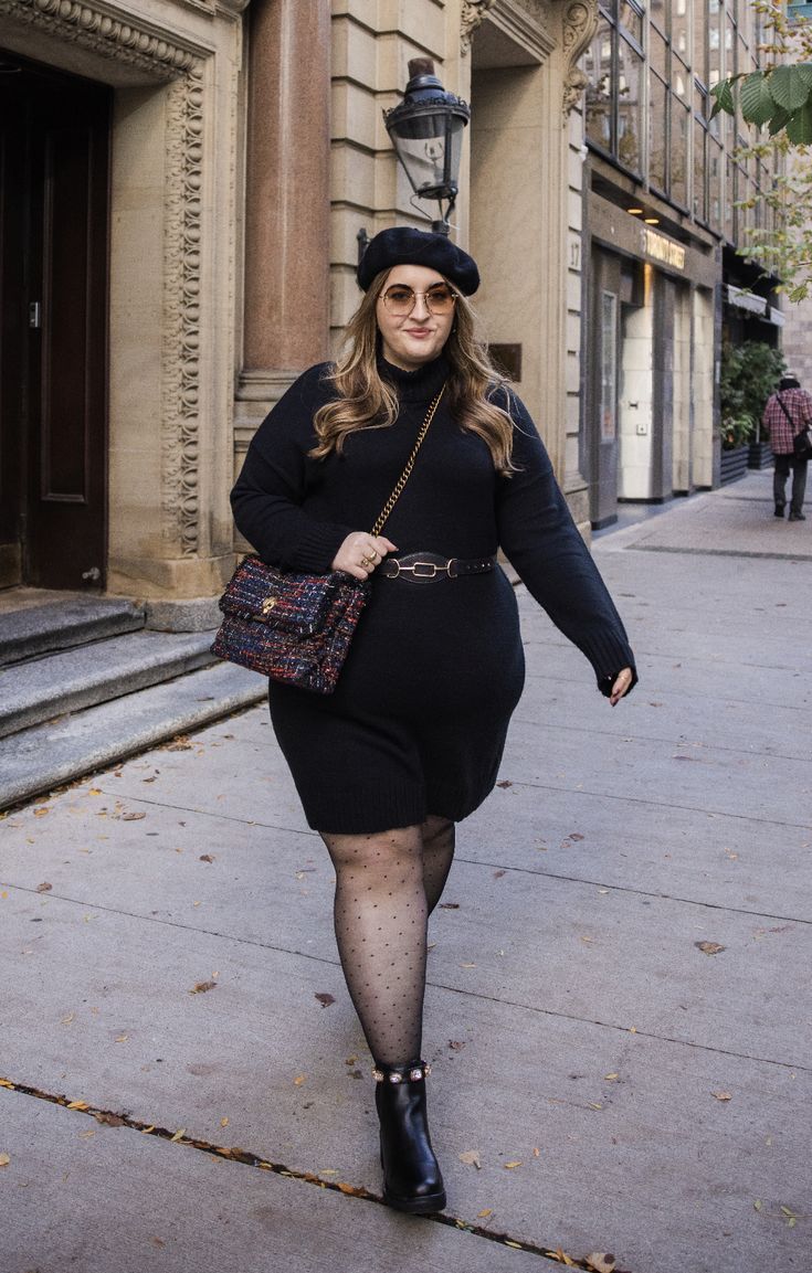 Plus Size Dresses Winter, Plus Size Black Clothes, Plus Size Date Outfit Winter, Beret Outfit Plus Size, Sweater Dress Plus Size Outfit, Tights With Sweater Dress, Plus Size Winter Dress Outfits, Polka Dot Tights Outfit Winter, Winter Dress Outfit Plus Size