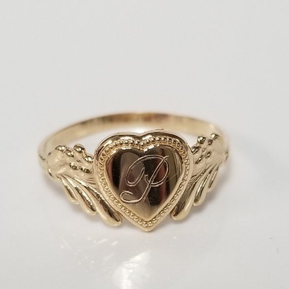 Estate 14k Yellow Gold Monogram Cursive P Capital Heart Midi Victorian Antique Style Ring BR01-30 Gold Engraved Promise Ring For Valentine's Day, 14k Yellow Gold Engraved Ring For Valentine's Day, Valentine's Day 14k Yellow Gold Engraved Ring, Personalized Antique Jewelry For Valentine's Day, Personalized Yellow Gold Heart Ring In Fine Jewelry Style, Personalized Yellow Gold Heart Ring In Sterling Silver, Gold Engraved Ring Stamped 14k For Valentine's Day, Gold Personalized Heirloom Ring, Personalized 14k Gold Heart Ring Fine Jewelry