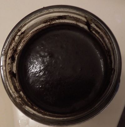 Walnut Hair Dye - How 2 Color Your Hair With Black Walnut Powder ~ via http://www.healthextremist.com/walnut-hair-dye/ Blonde Streaks Hair, Walnut Hair, Streaks Hair, How To Darken Hair, Natural Hair Dye, Blonde Streaks, Black Hair Dye, Dyed Natural Hair, Walnut Shell