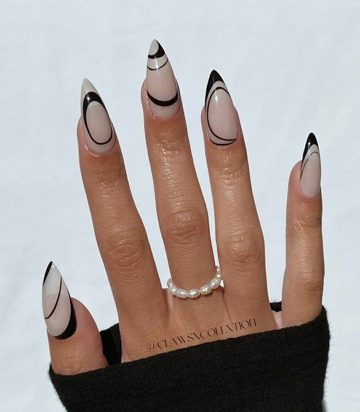 Edgy Christmas Nails, Edgy Black French Tip Nails, Simple Stiletto Nails, Look 2023, Stiletto Nails Short, Nail Bling, Silver Nail Designs, Minimalist Nail, Confetti Nails