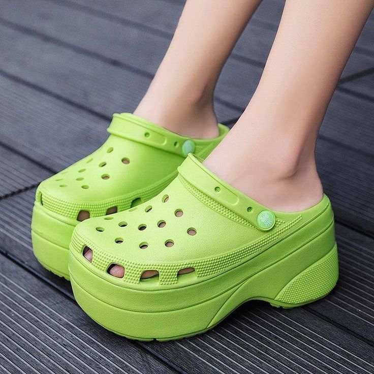 Women Sandals Platform Shoes Summer Slip On Slippers for Ladies Designer Chunky Sandal Height Increasing Beach Flat Casual Woman Croc Heels, Crocs Ideas, Green Platform, Rubber Clogs, Platform Shoes Heels, Shoes 2022, Garden Shoes, Slippers Boots, Women Platform Sandals