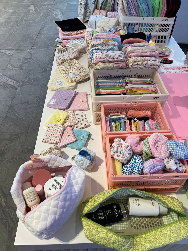 the table is covered with many different items for making handmade quilts and other crafts