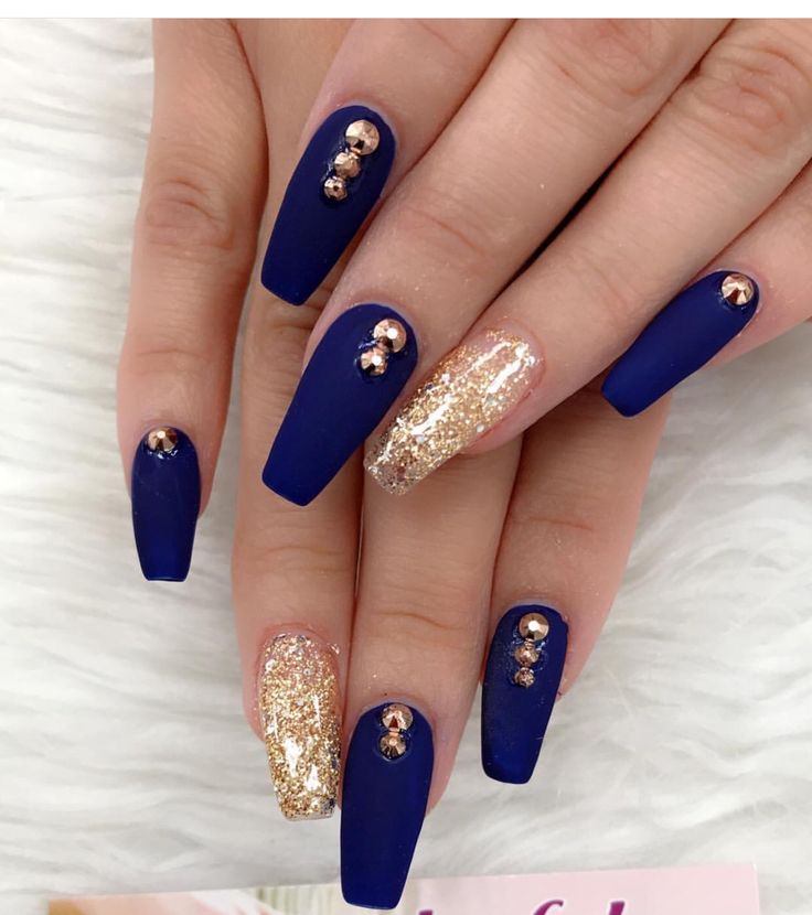 Wedding Nails With Navy Blue, Nail Art Designs Royal Blue, Black Blue And Gold Nails, September Sapphire Nails, Blue Gold Nails Ideas, Matte Navy Nails With Gold, Blue & Gold Nails, Royal Blue And Rose Gold Nails, Navy Blue And Gold Nail Ideas