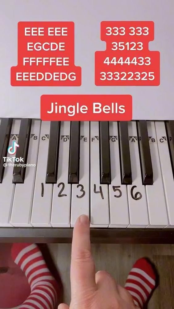 Jingle Bells On Piano, Easy Beginner Piano Songs, How To Play Jingle Bells On Piano, Jingle Bells Piano Easy, Easy Piano Notes For Beginners, Easy Beginner Piano Music, Jingle Bells Piano Notes, Carol Of The Bells Piano Easy, Piano Jingle Bells