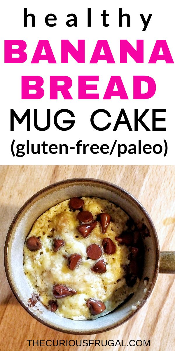 a banana bread mug cake with chocolate chips in it and the text overlay reads, how to make healthy banana bread mug cake gluten - free / pale