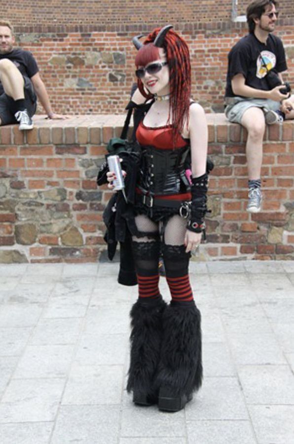 Goth Industrial Fashion, Rivethead Fashion, Emo Rave Outfit, Mallgoth Outfits, Cybergoth Outfits, Cybergoth Fashion, Industrial Goth, Rave Fit, Goth Rave