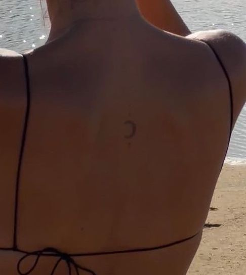 Steph Bohrer Tattoo, Simple Wave Tattoo, Steph Bohrer, Minimal Tattoo Ideas, Mom Daughter Tattoos, Petite Tattoos, Waves Tattoo, Tattoo Feminina, Stick And Poke