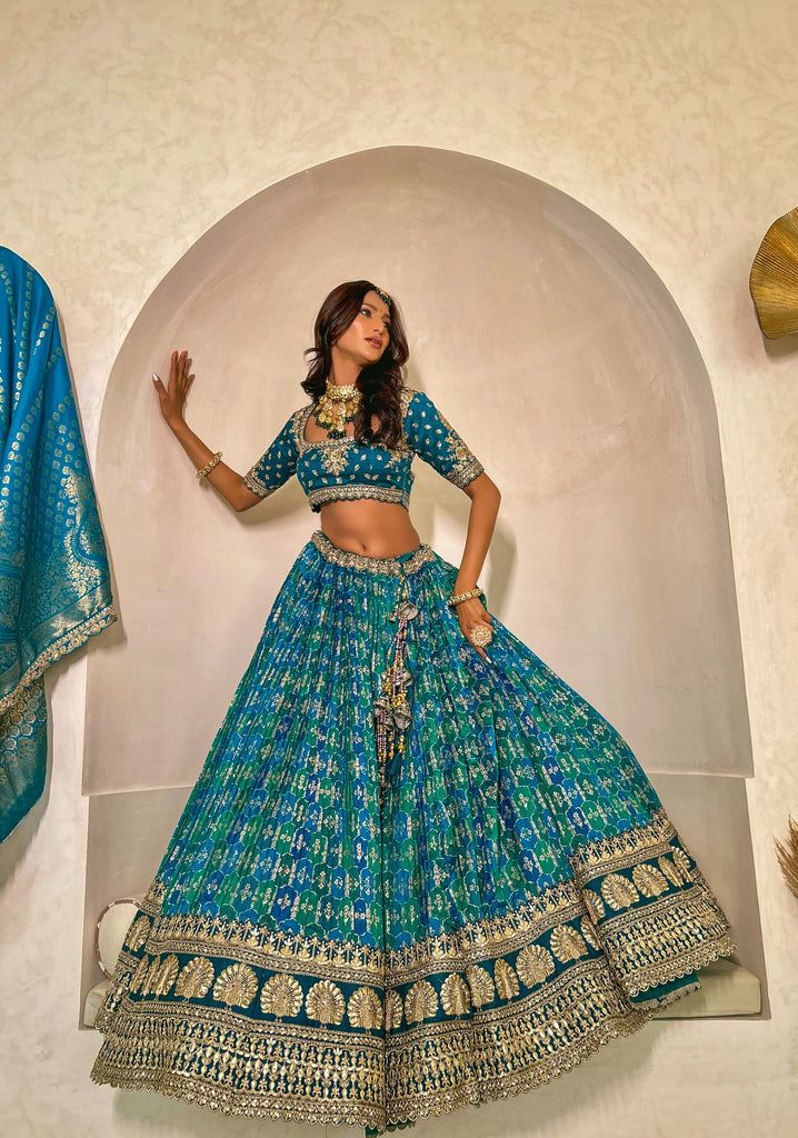 Modern Lehenga Designs, Multicolored Lehenga, Modern Lehenga, Jacquard Lehenga, Saree Bride, Mehndi Outfit, Indian Bridesmaid Dresses, Trendy Outfits Indian, Indian Outfits Lehenga