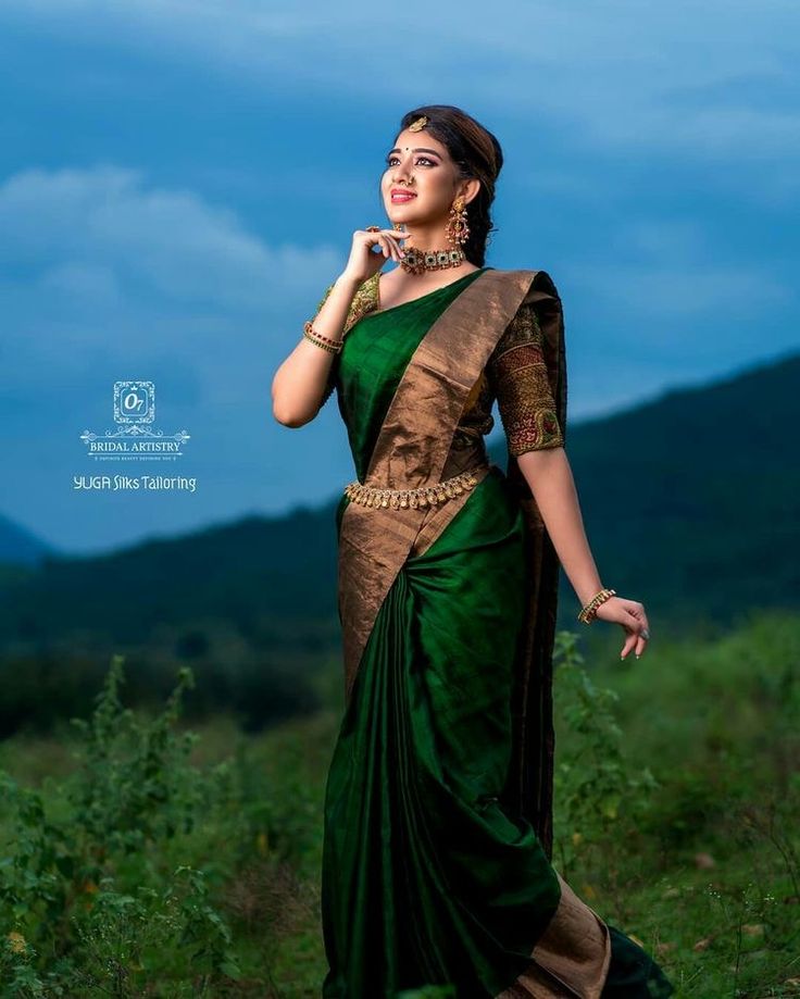 South Indian Bride Saree, Indian Bride Poses, Engagement Saree, Bride Photos Poses, Sarees South Indian, Bridal Sarees South Indian, Wedding Saree Blouse Designs, Traditional Blouse Designs, Bride Photography Poses