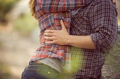 a man and woman embracing each other with the words his hugs in front of them