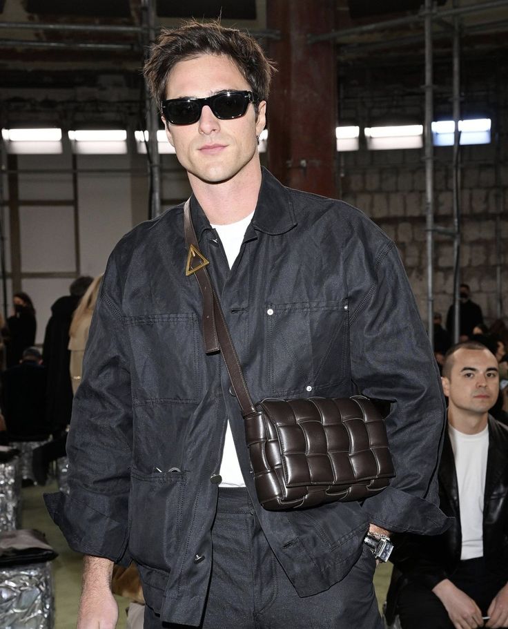 Bottega Veneta Cassette Bag, Bottega Bag, Cl Fashion, Bottega Veneta Cassette, Jacob Elordi, Sofia Coppola, Pharrell Williams, Celebrity Look, Jeans Boyfriend