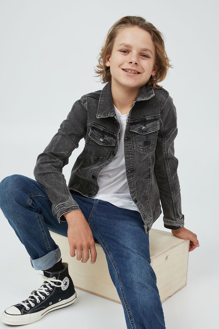 YOUTH RELAXED DENIM JACKET Casual Denim Jacket With Multiple Pockets For Fall, Casual Long Sleeve Denim Jacket With Multiple Pockets, Casual Denim Jacket With Side Pockets, Casual Fall Denim Jacket With Multiple Pockets, Casual Denim Outerwear With Side Pockets, Urban Denim Vest With Pockets For Fall, Long Sleeve Denim Jacket With Side Pockets For Fall, Casual Medium Wash Outerwear With Flap Pockets, Casual Black Denim Jacket With Multiple Pockets