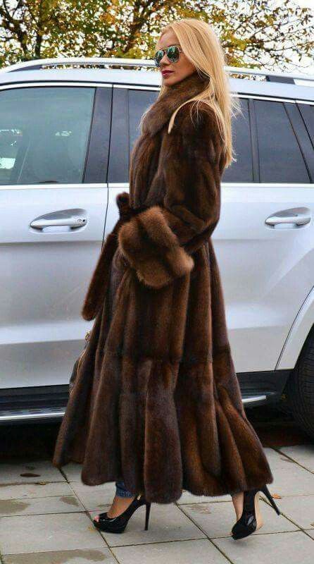 Fabulous Furs, Mink Coat, Fur Coats Women, Vestidos Vintage, Baby It's Cold Outside, Mode Inspo, Fur Fashion, It's Cold Outside, 가을 패션