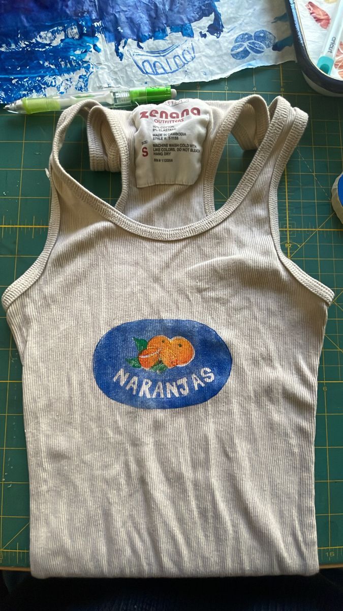 spillmade ♡ on ig Check more at https://howcandothis.com/diyideas/spillmade-%e2%99%a1-on-ig/ Thrift Flip Clothes, Coconut Bowls, Thrift Flips, Estilo Hippy, Paint Shirts, Upcycle Sewing, Estilo Hippie, Thrift Flip, Screen Printing Shirts