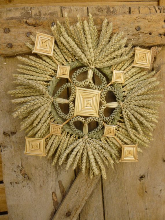 a decorative item made out of wheat stalks