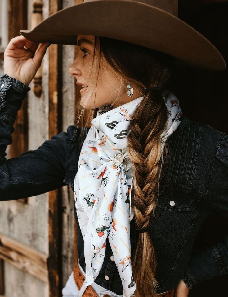 Western Office Inspiration, Cowgirl Flannel Outfits, Western Wild Rags, Western Scarf Outfits, Wild Rags How To Wear, Wild Rag Outfits, Wild Rags Outfits, Cowboy Neckerchief, Cowboy Scarf