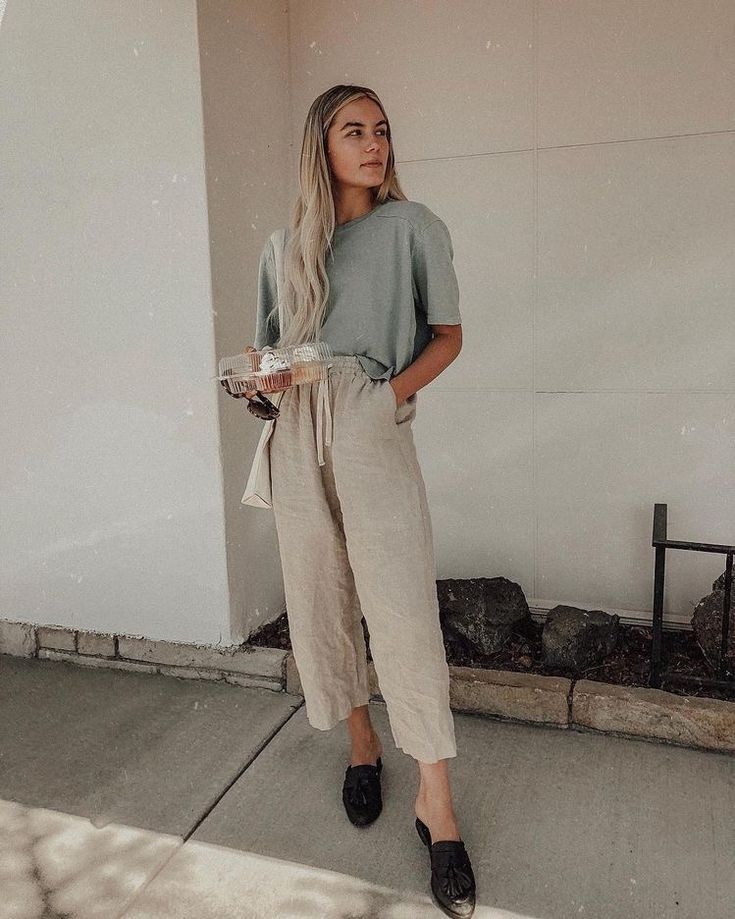 linen Hamptons Style Clothes, Beige Dress Outfit, Scandinavian Style Clothes, Khaki Linen Pants, Fashion Facts, Scandinavian Outfit, Beige Linen Pants, Fashion Headbands, Fashion Me Now