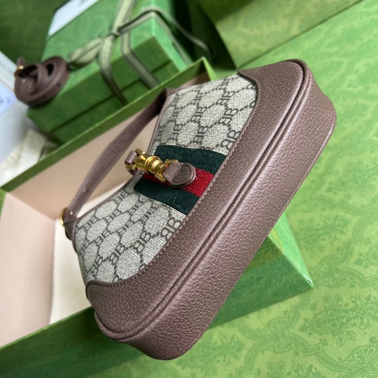 Size: (19x 13x 3cm)It comes with Dust box, Care manual, Tag and Paper bag. Luxury Bag, Trendy Tote, Evening Clutch Bag, Cute Bag, Tote Backpack, New Handbags, Gucci Bag, Evening Bags, Mini Bag