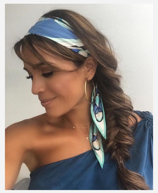 Hair Scarf Styles, Head Scarf Styles, Ways To Wear A Scarf, Shahid Kapoor, New Hairstyle, Work Hairstyles, Bandana Hairstyles, Hair Dos, Headband Hairstyles