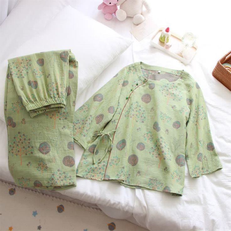 Relax in style with our Leaf Tree Jacquard Cotton Loungewear Set. Made from premium cotton, this set combines nature's beauty with unmatched comfort. Comfortable Cotton Long Sleeve Sets, Cotton Long Sleeve Loungewear Sets, Spring Cotton Loungewear Sets, Green Cotton Sleepwear For Relaxation, Cotton Loungewear Sets For Spring, Comfortable Green Cotton Sets, Comfortable Green Cotton Sleepwear, Spring Cotton Sleepwear Matching Set, Cotton Matching Set With Relaxed Fit