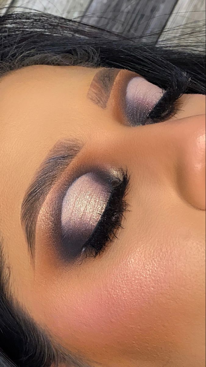 Black Halo Eye Makeup, Halo Makeup Eye, Halo Eyeshadow Looks, Cut Crease Smokey Eye, Half Crease Eyeshadow, Brown Halo Eyeshadow, Halo Cut Crease, Halo Makeup, Inner Crease Eyeshadow