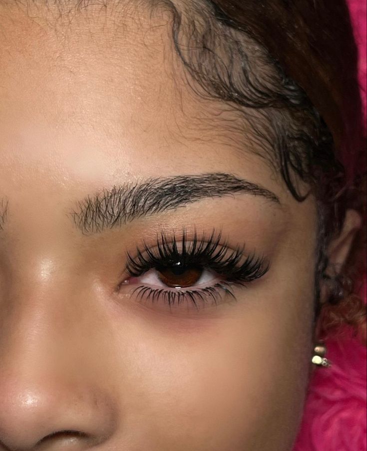 @ ambrias.beautybar on ig Natural Fake Eyelashes, Lashes Fake Eyelashes, Wispy Eyelashes, Lash Designer, Short Lashes, Cat Eye Lash, Eyelash Extensions Styles, Lash Extensions Styles, Perfect Eyelashes