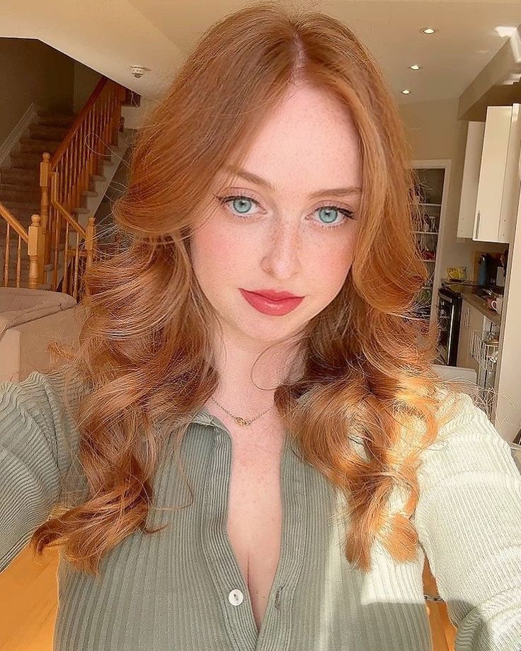 45 Idee per capelli scuri e zenzero di tendenza nel 2024 Ginger Hair Inspiration, Ginger Hair Ideas, Dark Ginger Hair, Dark Ginger, Blue Lingerie, Women In Lingerie, Red Lingerie, Ginger Hair, Black Lingerie