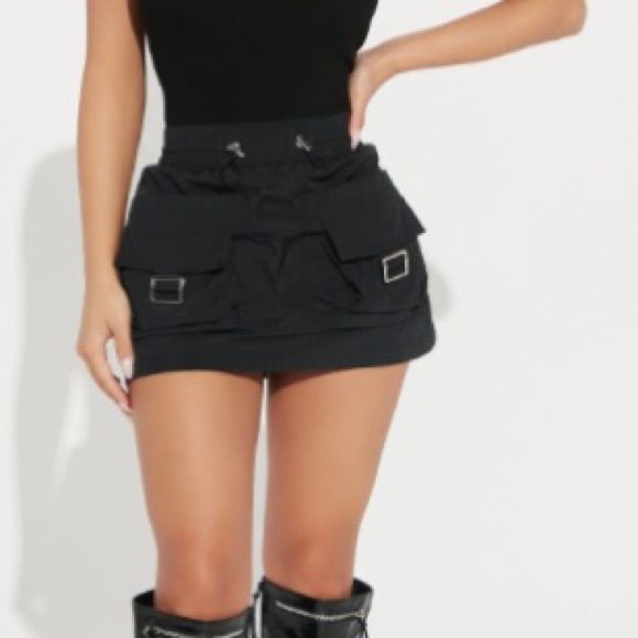 Never Worn From Fashion Nova.Too Small For Me. Nylon Cargo Mini Skirt And It’s Super Mini Btw. Cargo Mini Skirt Outfit, Skirt Outfit Plus Size, Black Cargo Mini Skirt, Skirts Cargo, Black Cargo Skirt, Goth Skirt, Cargo Mini Skirt, Green Mini Skirt, Black Denim Skirt