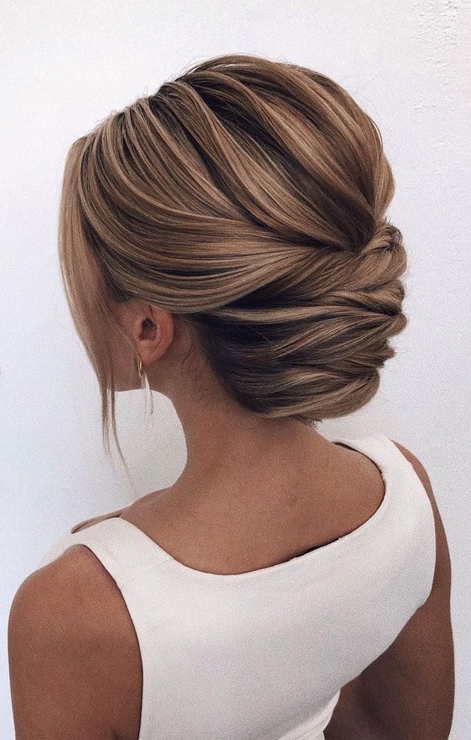 Chignon Simple, Sanggul Modern, Updo Bridesmaid, Elegant Bun, Mother Of The Bride Hair, Bridal Hair Updo, Best Wedding Hairstyles, Hairstyles Updo, Bridesmaid Hair Updo