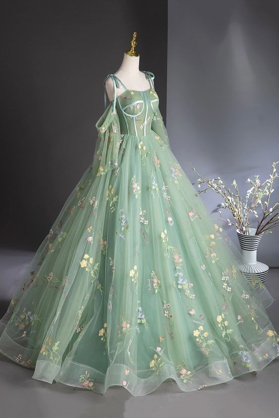 Green Lace Prom Dress, Ball Gown Green, Prom Dresses Green, Gown Green, Green Spaghetti, Dresses Green, Lace Prom Dress, Pretty Prom Dresses, Fairytale Dress