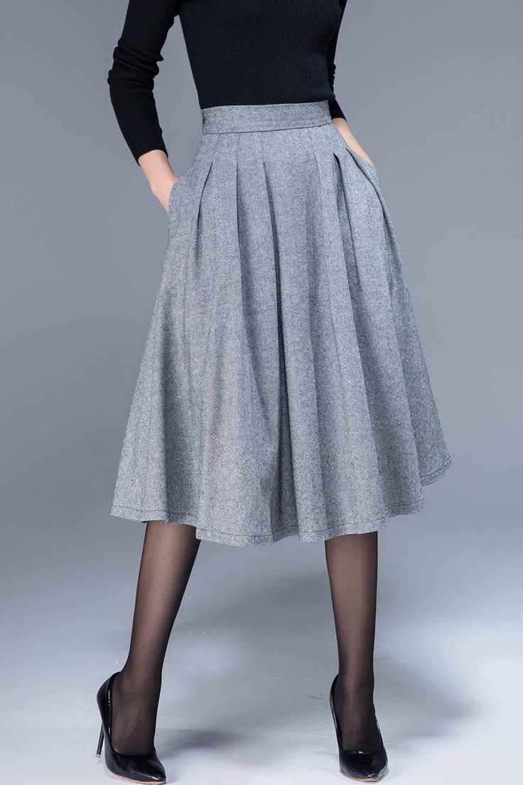 A Line Skirts Outfits, Minimalist Uniform, Skirt Lookbook, Midi A Line Skirt, High Waisted A Line Skirt, Midi Skirt Outfit Winter, A Line Skirt Outfits, Pleated A Line Skirt, Midi Skirt Winter