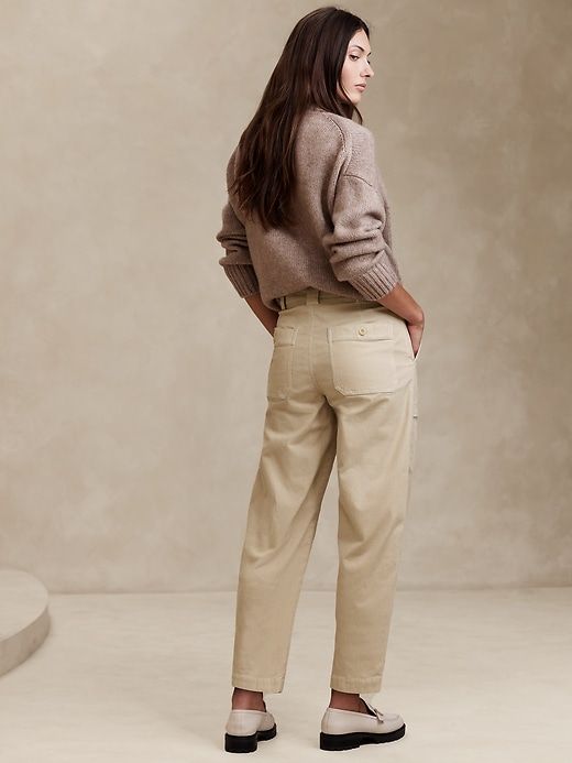 Designed for a mid-rise fit, this barrel leg pant strikes a balance between relaxed and refined thanks to a beautiful cotton corduroy fabric. Size down if you prefer a higher rise and cheeky fit. Relaxed leg. Mid-rise Zip fly with button closure. Belt loops. Front and pack pockets. Unlined. Mid-rise. Relaxed leg. Ankle length. Inseams: Petite/Short 24", Regular 26", Tall 29" Model: Size 25, 5'10" (178cm). Barrel Pants, Corduroy Pants Outfit, Barrel Roll, Petite Shorts, Corduroy Fabric, Style Fall, Pants Women, Corduroy Pants, Pants Outfit