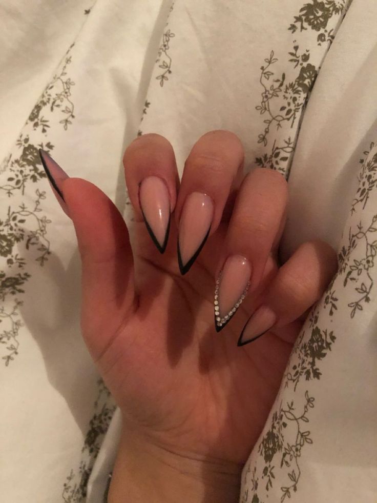 Black french Stilleto French Nails Black, Black Stilleto French Tip Nails, Black Prom Nails Stilleto, Black Pointed Nails Design, Black And White Stilleto Nails Design, Classy Stiletto Nails Designs, Black Nails Stiletto Short, Stiletto Nails Black French Tip, Cute Short Stiletto Nails