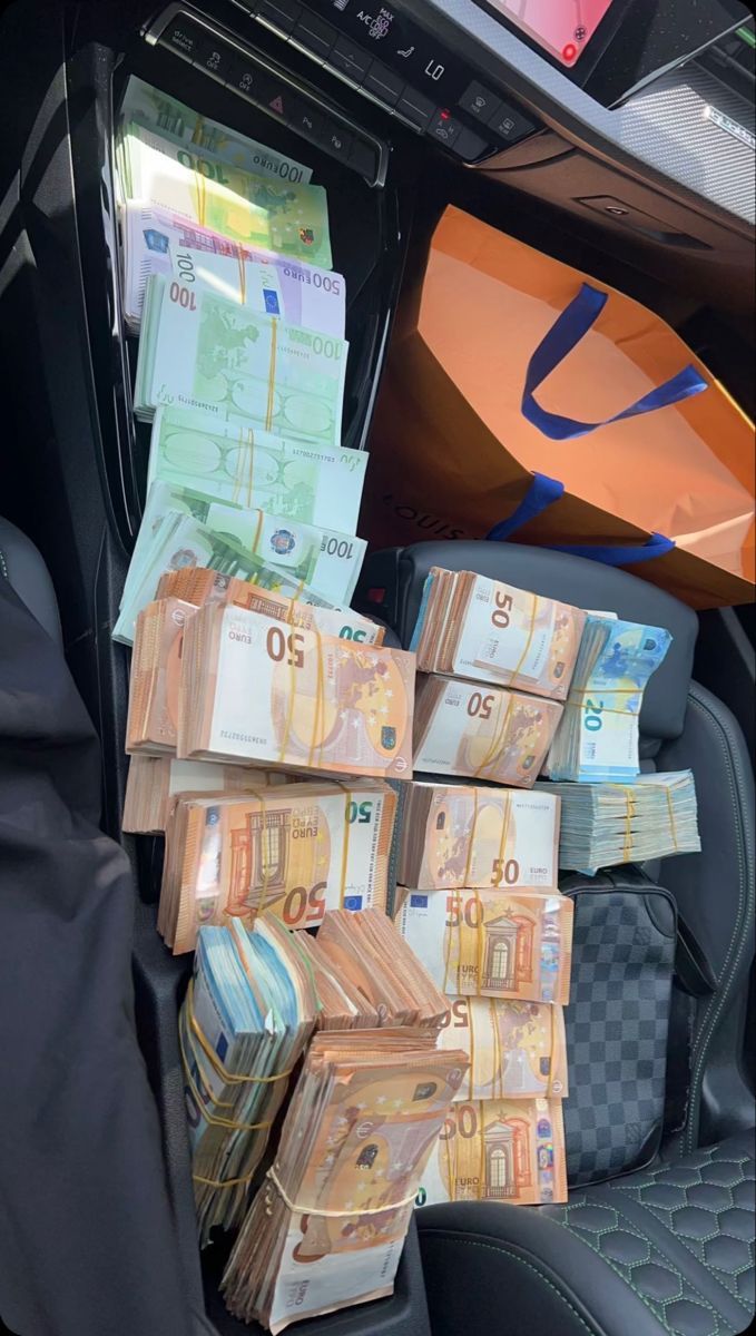 a bunch of money sitting in the back seat of a car