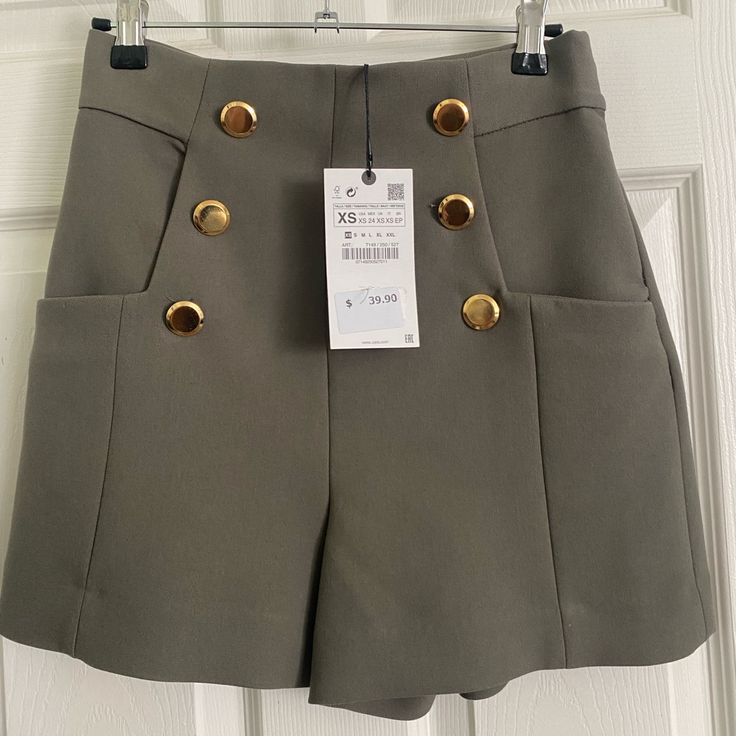 Brand New Zara Spring Short Pants, Chic Short Pants With Pockets, Khaki Short Pants For Spring, Short Khaki Pants For Spring, Chic High Waist Khaki Bottoms, Chic Khaki Shorts, Zara Bottoms Short Length For Fall, Zara Bottoms For Fall, Short Length, Zara Short Length Bottoms For Fall