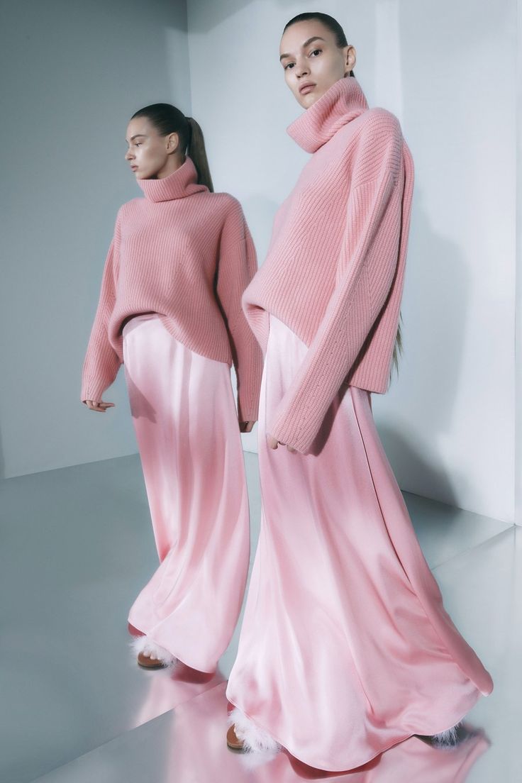 Sally LaPointe Resort 2020 collection, runway looks, beauty, models, and reviews. Mode Monochrome, Sally Lapointe, Mode Rose, Satin Maxi Skirt, Resort 2020, Pink Dresses, Satin Maxi, Fashion Business, Fashion Weeks