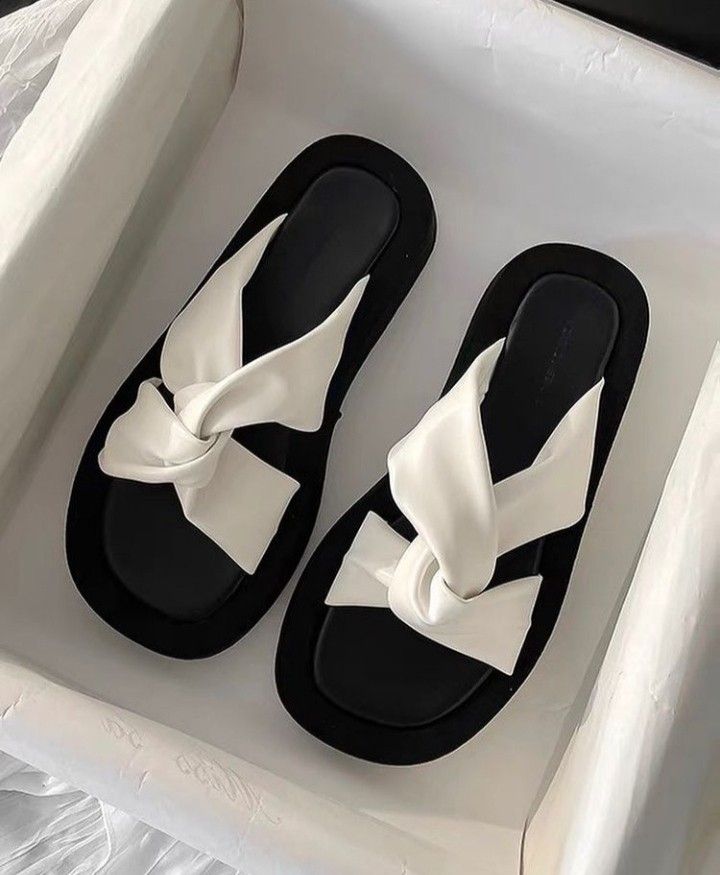 Black Sandals Aesthetic, Sandal Aesthetic Girl, Black Casual Slippers For Streetwear, Black Flip Flops For Summer Streetwear, Women Shoes 2022, Black Non-slip Sport Sandals For Streetwear, Shoes 2022, Women Shoes Flats Sandals, Pretty Sandals