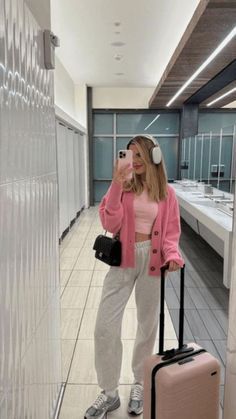 Airport Outfit Classy, Classy Airport Outfit, Airport Outfit Comfy, Airport Outfit Winter, Cute Airport Outfit, Airport Outfit Ideas, Chic Travel Outfit, Comfy Airport Outfit, Airport Outfit Summer