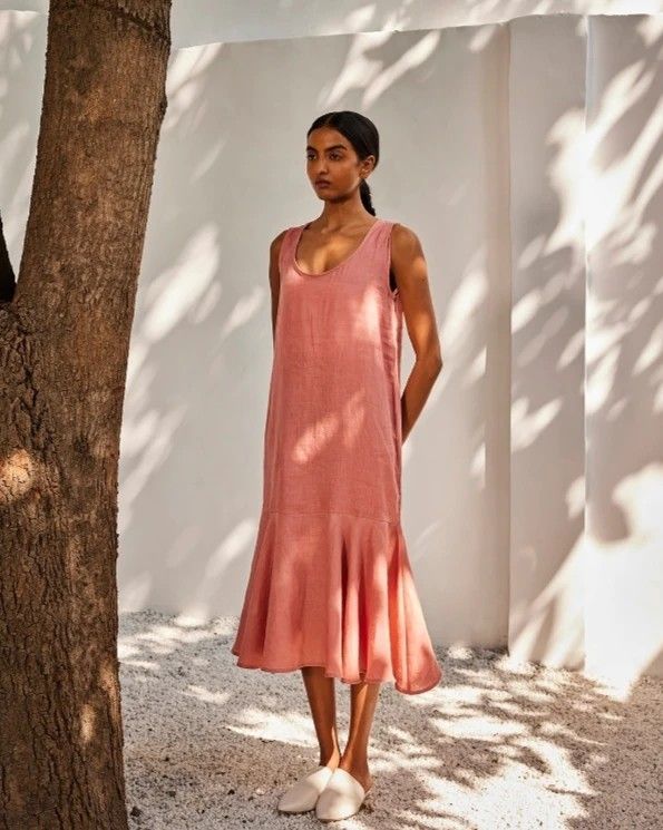 This salmon colored midi linen dress comes with a flared mermaid hem and a round low back neckline. The dress is partially lined. Chic Summer Dresses With Mermaid Hem, Fitted Flared Hem Midi Dress For Summer, Fitted Midi Dress With Flared Hem For Summer, Fitted Summer Midi Dress With Flared Hem, Linen Maxi Dress With Ruffle Hem, Chic Summer Midi Dress With Mermaid Hem, Sleeveless Linen Dress With Ruffle Hem, Summer Beach Dress With Mermaid Hem, Elegant Summer Dress With Flared Hem