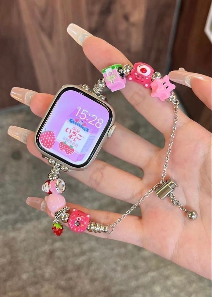 Pink Watch Aesthetic, Pretty Apple Watch, Fone Apple, Apple Watch Aesthetic, Apple Watch Jewelry, Apple Watch Cases, Aesthetic Watch, Pink Apple Watch, Watch Charms