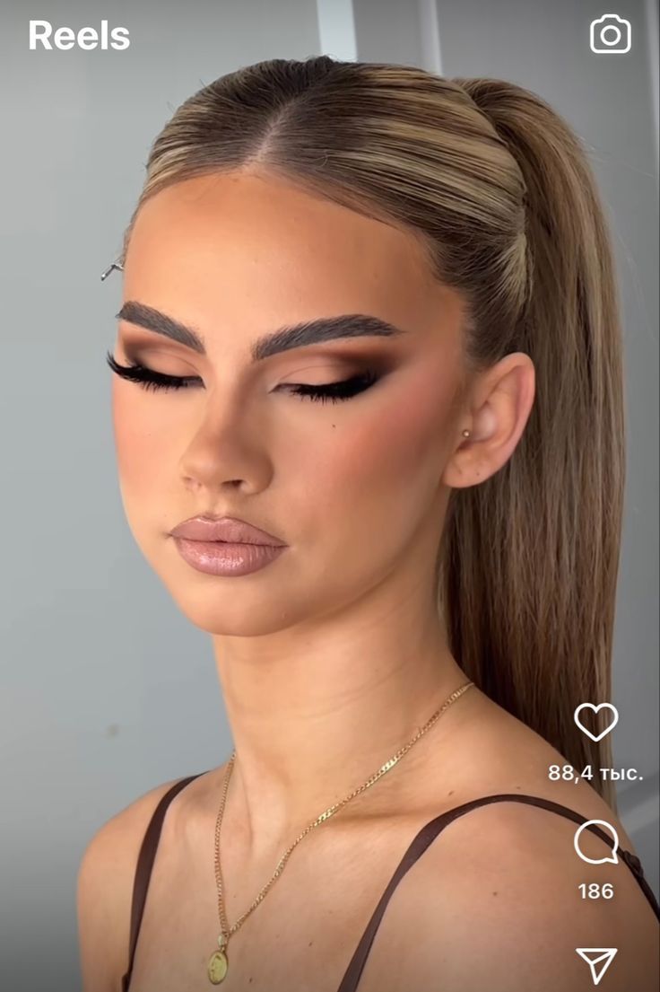 Makeup For Dark Green Outfit, Different Skin Types, Classy Makeup, Prom Eye Makeup, Prom Makeup Looks, Formal Makeup, Glam Makeup Look, Makijaż Smokey Eye, Dope Makeup