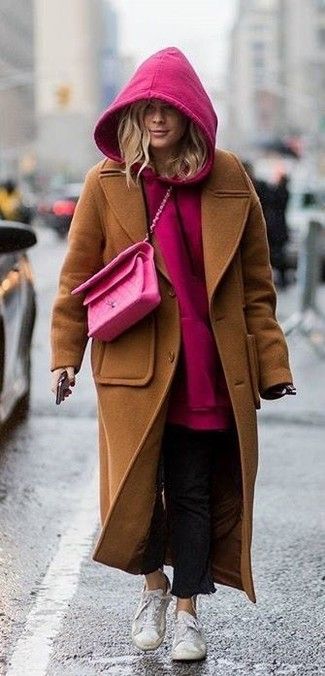 How to Wear a Hot Pink Hoodie For Women (10 looks & outfits) | Women's Fashion | Lookastic.com Camel Coat Outfit, European Street Style, Camel Coat Street Style, Looks Street Style, Street Style Winter, Camel Coat, Brown Coat, Coat Outfits, Rainy Day Outfit