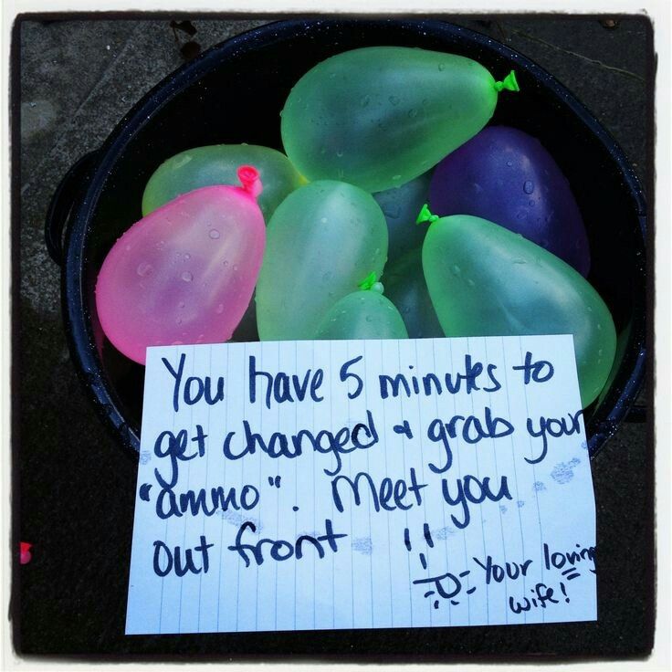 a note attached to some balloons in a pot with writing on the paper that says, you have 5 minutes to get charged 4 grab your gums out