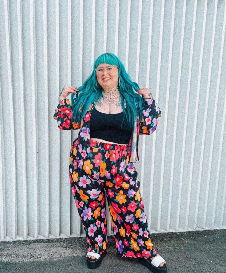 Pride Outfit Plus Size, Colorful Eclectic Clothes, Plus Size Bright Outfits, Plus Size Blogger, Colourful Plus Size Fashion, Colourful Plus Size Outfits, Dopamine Dressing Plus Size, Plus Size Kidcore, Plus Size Colourful Outfit