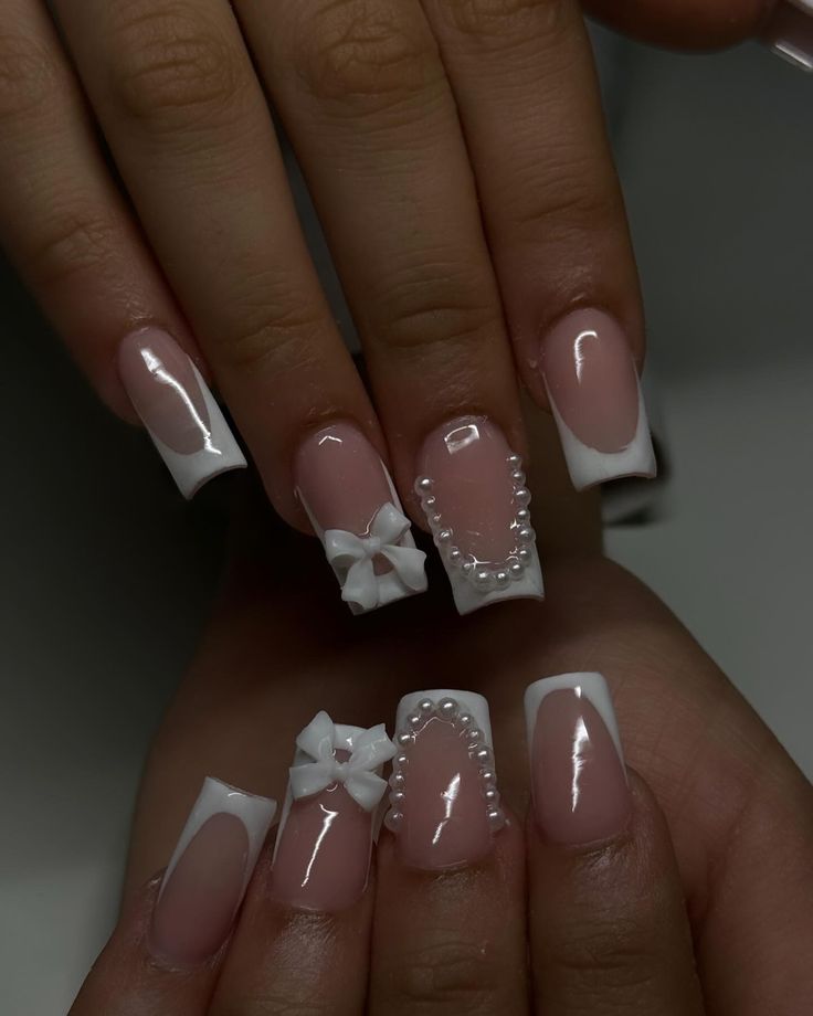 Nail Acrylic Short Ideas, French Nails Short Design, French Nails With Decoration, Short But Cute Acrylic Nails, Nail Inspo Square With Charms, Simply But Cute Nails, Girly Acrylic Nails Short Square, Nail Inspo Trendy French Tip, Cute Nail Ideas Christmas